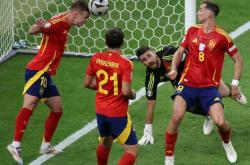 开云体育中国官网-关于欧洲足坛豪强对决，球员挑战极限追求胜利的信息