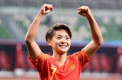 开云体育在线-体育精神：女足选手比赛中拼搏奋斗的简单介绍