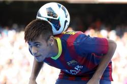 开云体育官方网站-奇迹之夜，澳大利亚草根球队如何掀翻巴萨巨人，无名门将拉亚一战封神