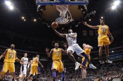 开云体育中国-米切尔独揽乾坤，上海广厦之战悬念尽失