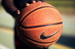 开云体育-从草地到硬地，西西帕斯戴维斯杯绝杀背后的温网密码