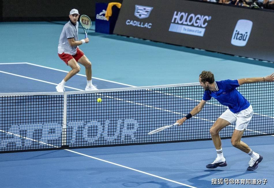 法国网球队轻取意大利网球队，梅德韦杰夫高光表现的简单介绍
