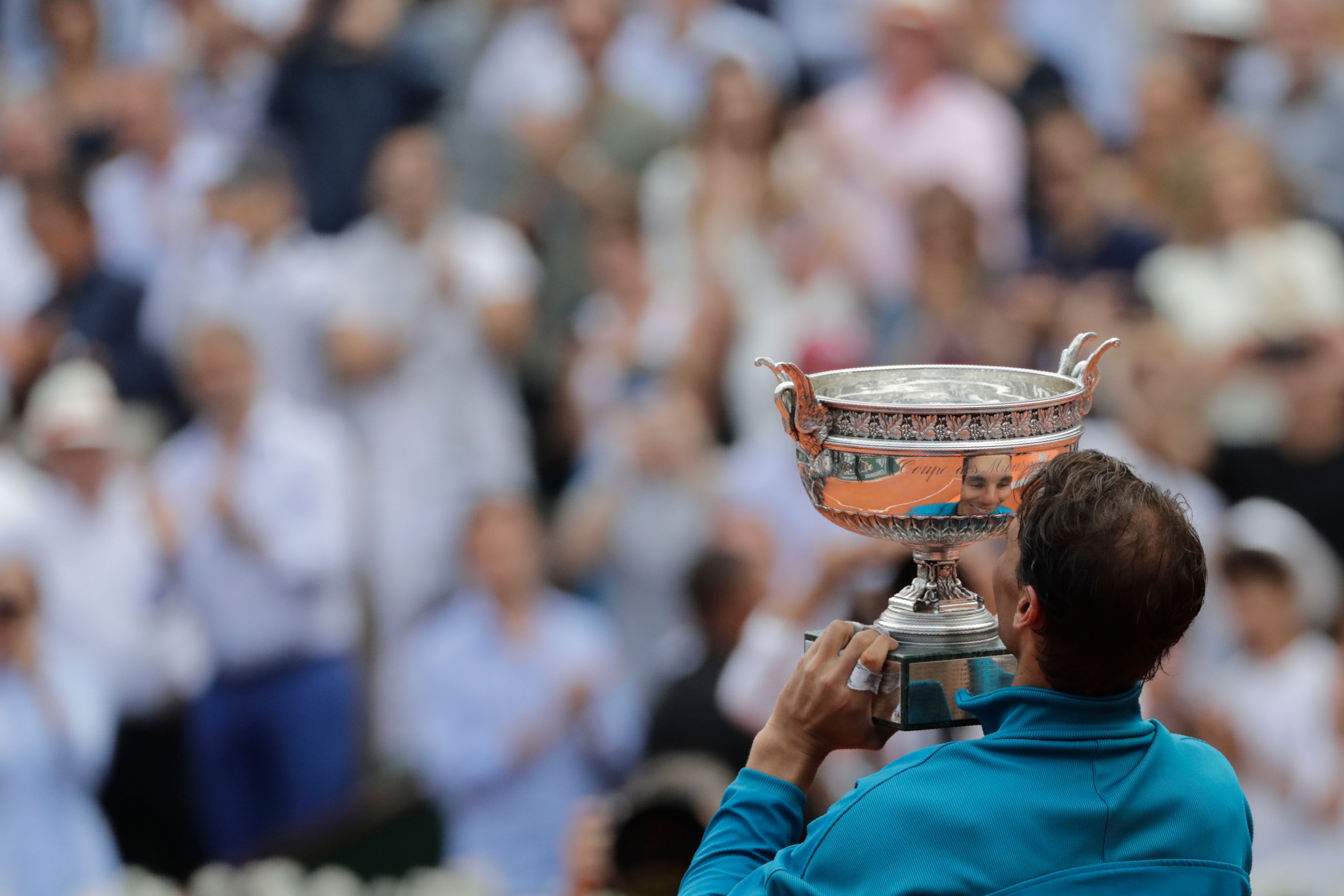 包含澳大利亚网球队横扫法国网球队，纳达尔关键制胜的词条