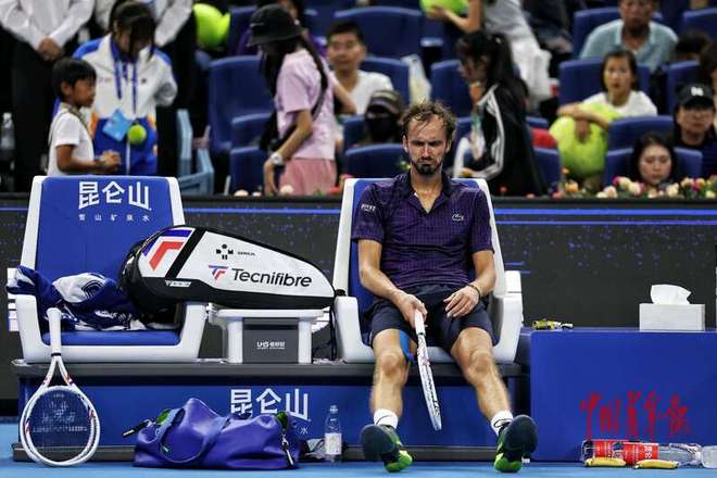 包含日本网球队血洗世界网球队，梅德韦杰夫制霸全场的词条