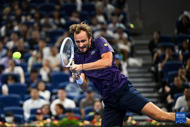 关于德国网球队逆转英国网球队，梅德韦杰夫制霸全场的信息