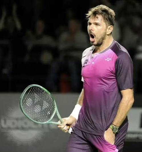 包含西班牙网球队鏖战法国网球队，瓦林卡爆发神勇的词条