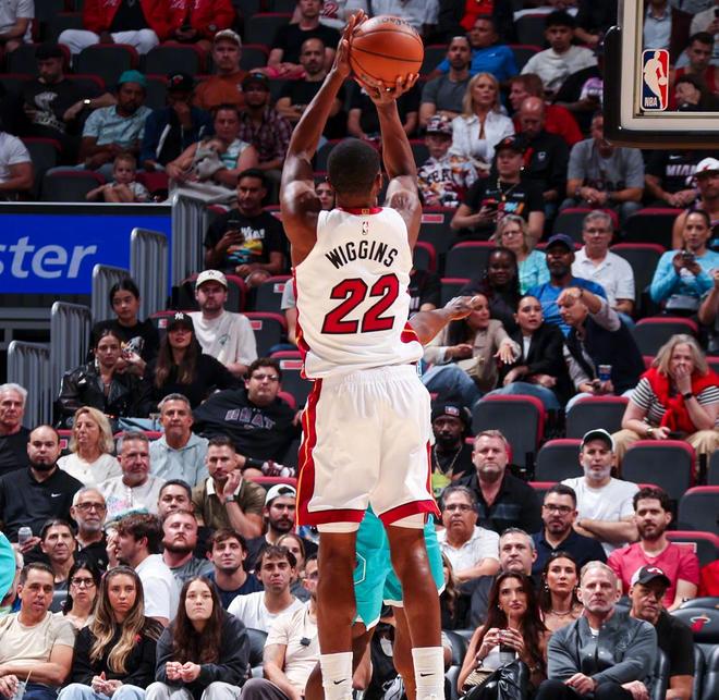 勇士B队横扫黄蜂，布拉德利关键制胜的简单介绍