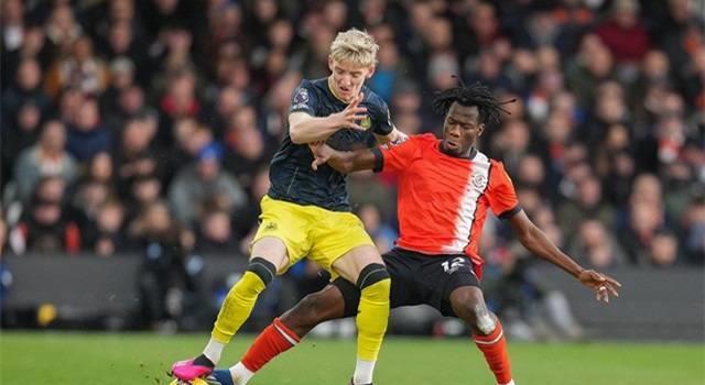 包含谢菲联客场战胜纽卡斯尔，取得关键三分的词条