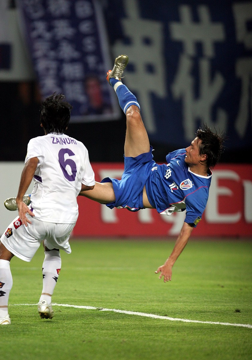 关于精彩绝伦！球场上的较量令人目不暇接的信息