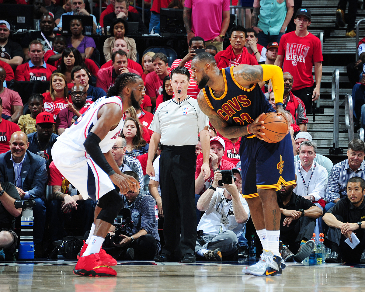 世界各地篮球队员联手竞技，激动人心