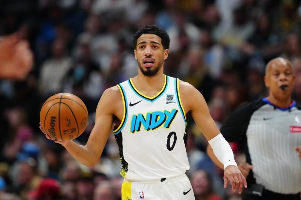 关于步行者关键时刻冷静，击败竞争对手锁定季后赛席位的信息