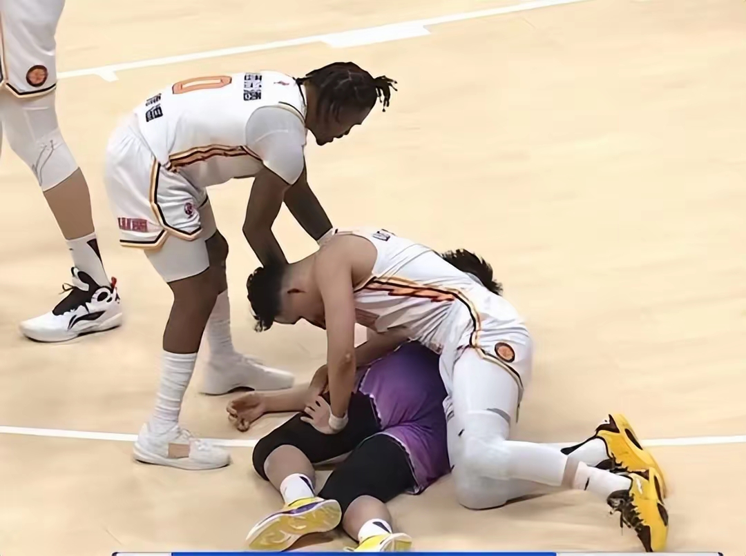 包含职业球员决赛对决，球场内外各展绝技的词条