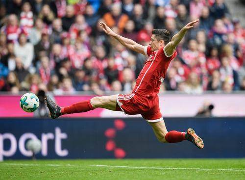 韩国鏖战马赛，莱万统治全场的简单介绍