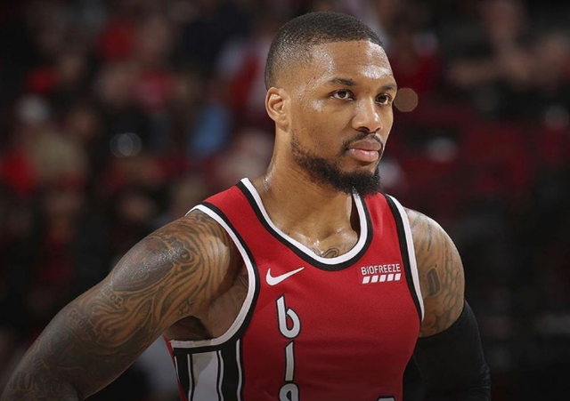 包含篮网鏖战广州队，福克斯高光表现的词条