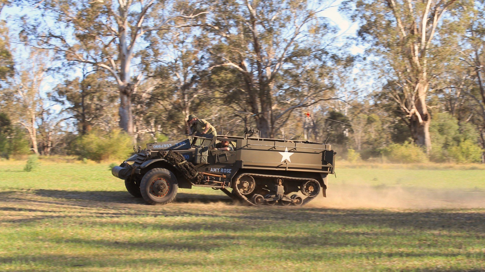 绿茵场与硬木地，当西甲德比遇见费城铁血