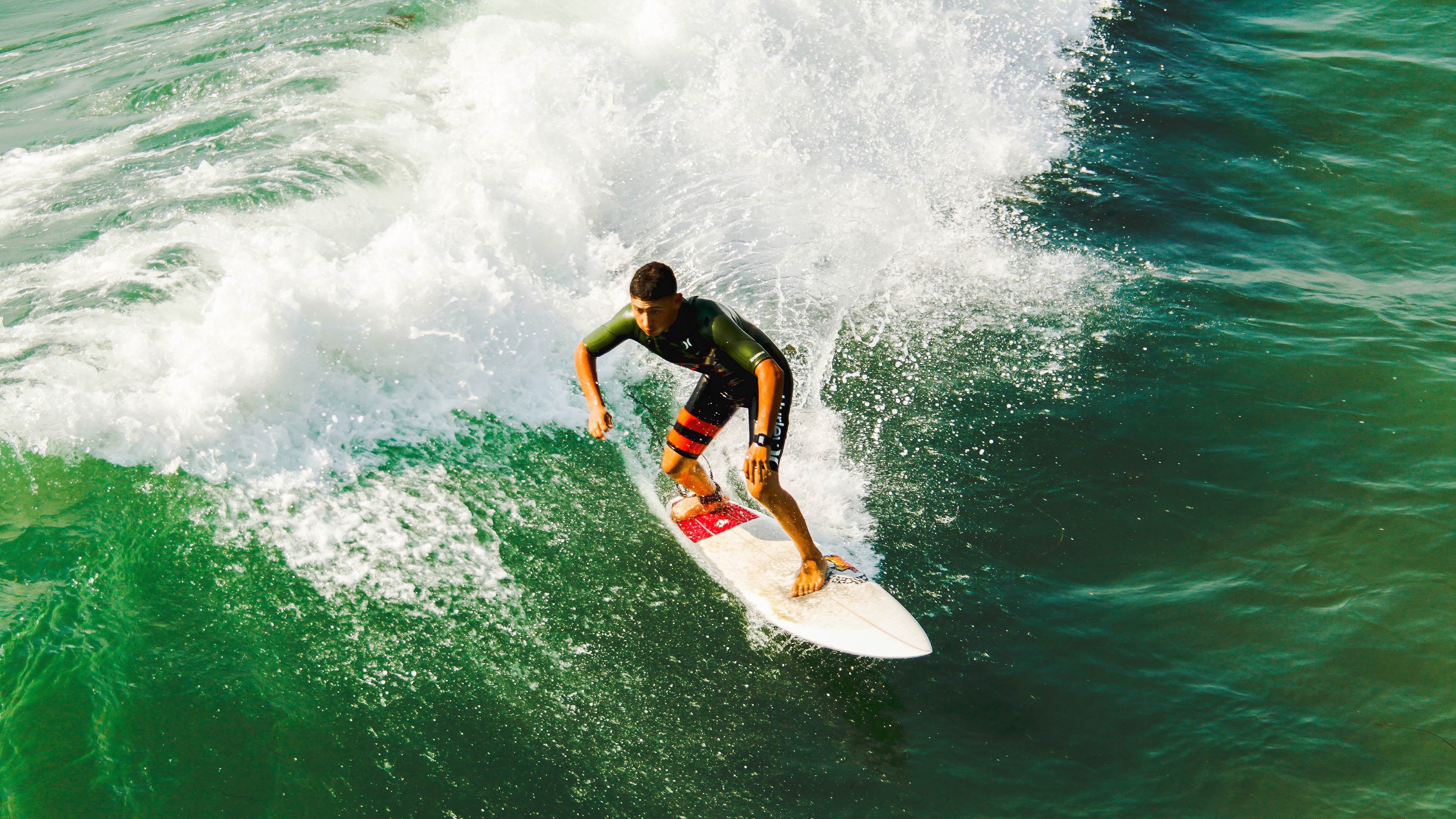 赛道风云，迈凯伦横扫红牛，阿隆索再现传奇高光